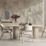 38 yıllık tecrübeyle tasarlanan masa ve konsollar, Özbay Mobilya yemek odalarında şıklığı öne çıkarır.