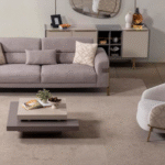 Fırınlanmış gürgen iskelet yapısıyla üretilen koltuk takımı, uzun ömürlü ve sağlam bir oturum deneyimi sağlar.