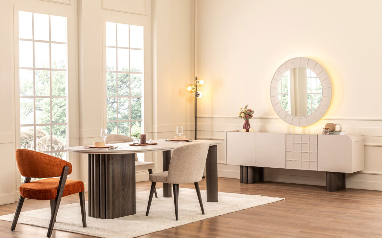 Şık konsolu, açılır masası ve konforlu sandalyeleriyle bu yemek odası takımı estetikle fonksiyonelliği buluşturur.